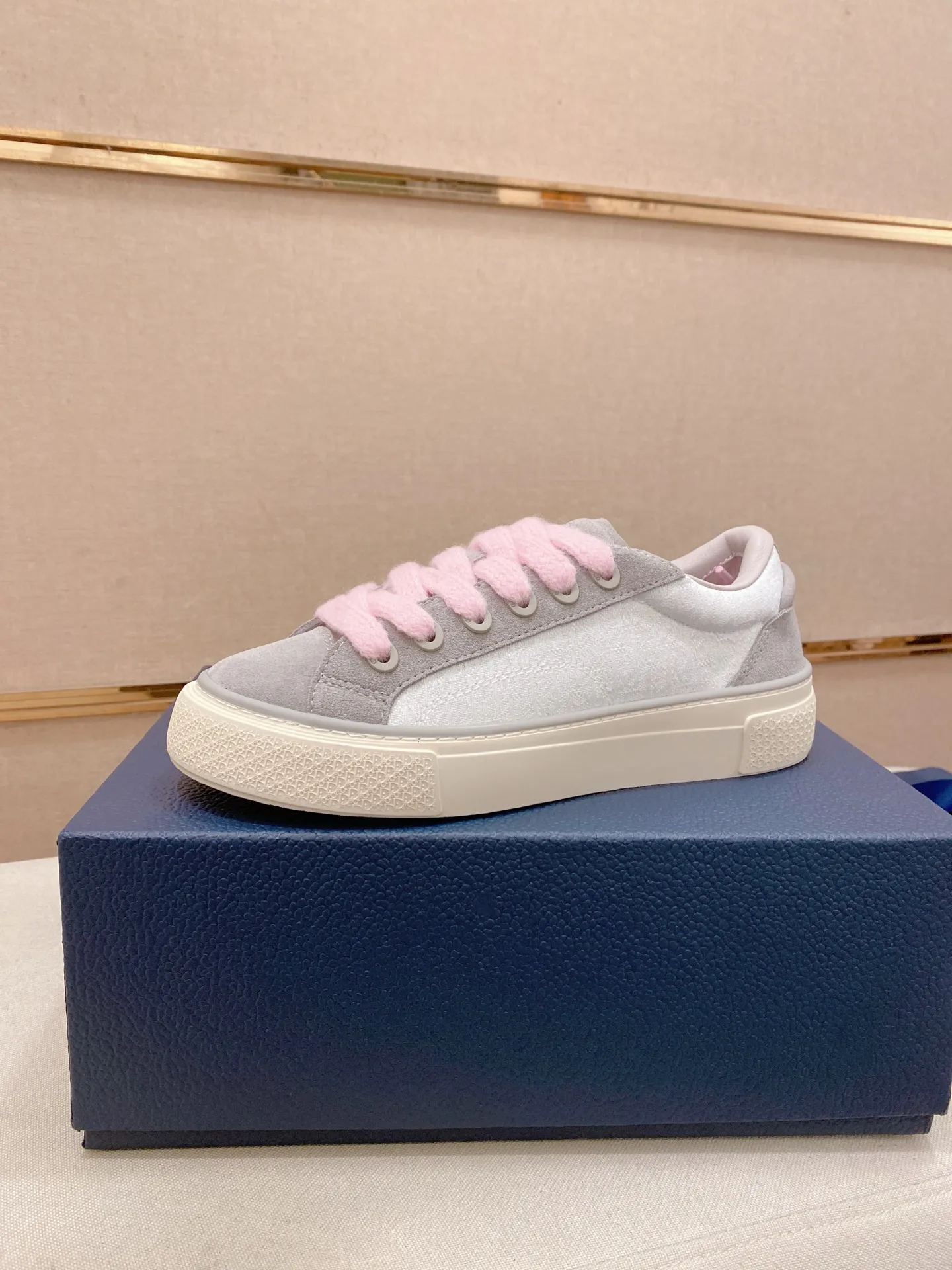 Factory price: 300 Men's shoes 💰[Dior·Dior] Top 🔍Couple style 💏🔍New casual sports style couple shoes, new four-season design, perfect workmanship, lace-up lazy style to create cabinet quality, upper: imported first-layer cowhide, sheepskin lining is soft and comfortable, ultra-light TPU wear-resistant outsole, simple, versatile fashion men's shoes, excellent color code number 35--44
